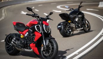 Diavel V4: Ducati's Muscle Cruiser Collects Multiple Rewards