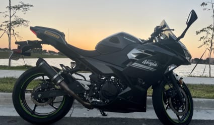 2022 Kawasaki Ninja 400 motorcycle rental in Lexington, NC