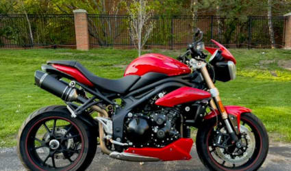 2015 Triumph Speed Triple ABS motorcycle rental in Hoffman Estates, IL
