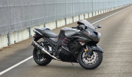 2023 Kawasaki Ninja ZX-14R motorcycle rental in Nashville, TN