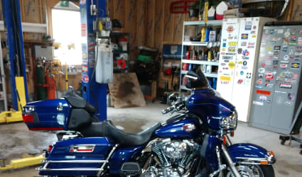 2006 Harley-Davidson FLHTCI Electra Glide Classic motorcycle rental in Freeland, MI