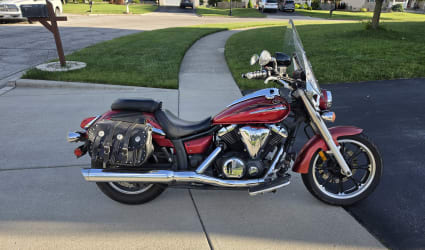 2009 Yamaha V Star 950 motorcycle rental in Grove City, OH