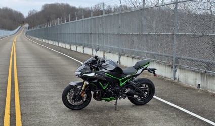 2025 Kawasaki Z H2 SE motorcycle rental in Nashville, TN