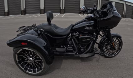 2023 Harley-Davidson Road Glide 3 motorcycle rental in Peculiar, MO