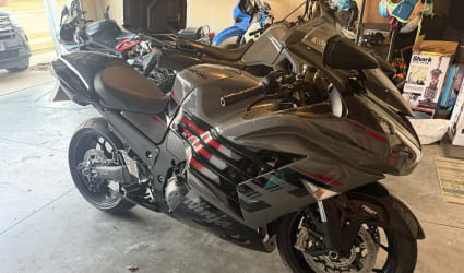 2022 Kawasaki Ninja ZX-14R motorcycle rental in Bellevue, NE