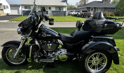2022 Harley-Davidson Tri Glide Ultra motorcycle rental in Hilliard, OH