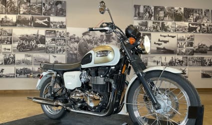 2016 Triumph Bonneville T100 motorcycle rental in Rosemont, IL