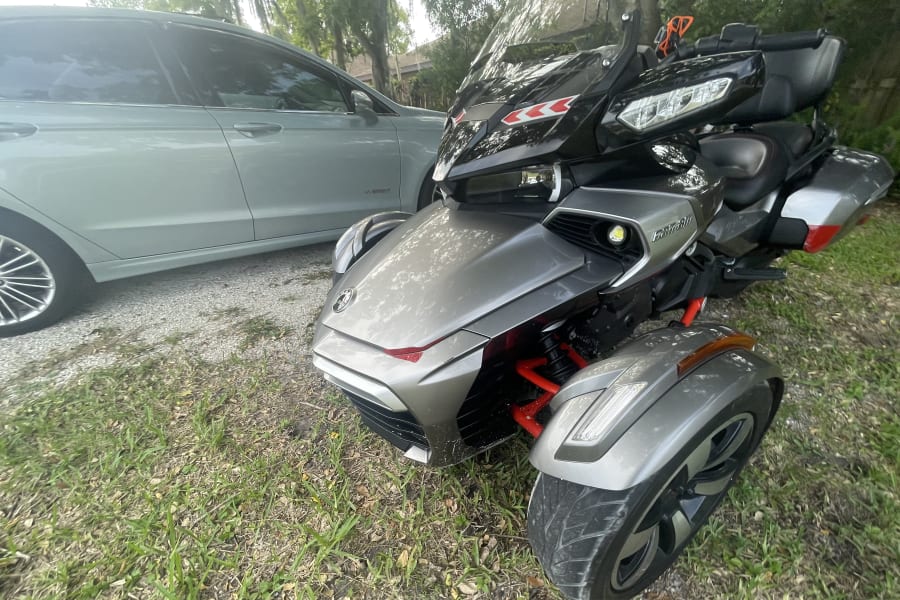 2016 Genuine Can Am Spyder F3T Motorcycle Rental in Sarasota, FL m-edq8wv9