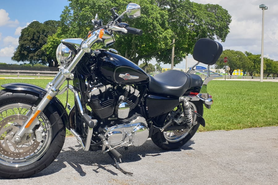 2017 Harley-Davidson Sportster 1200 Custom Motorcycle Rental in Miami, FL m- e8z73xe