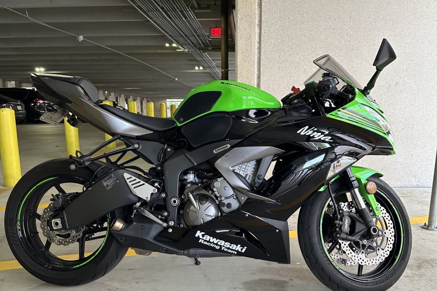 2018 Kawasaki Ninja ZX-6R ABS Motorcycle Rental in Austin, TX m 