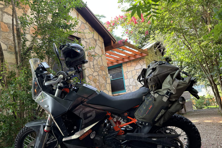 2022 KTM 890 Adventure R Motorcycle Rental in Austin, TX m-eqd8589