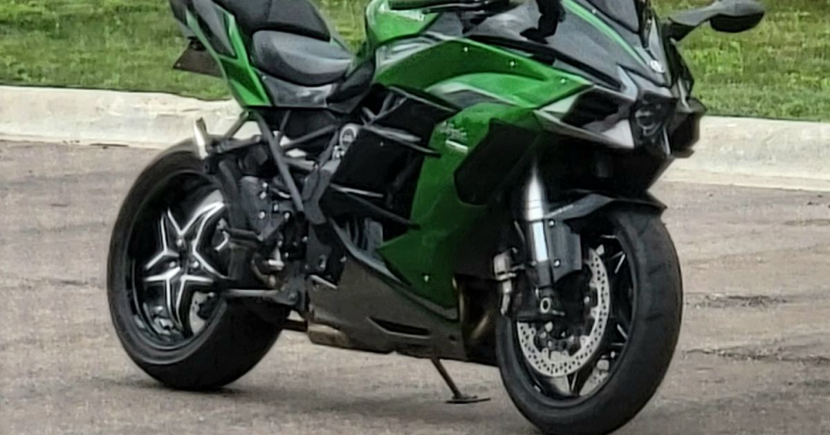 2021 Kawasaki Ninja H2 SX SE Plus Motorcycle Rental in Madison