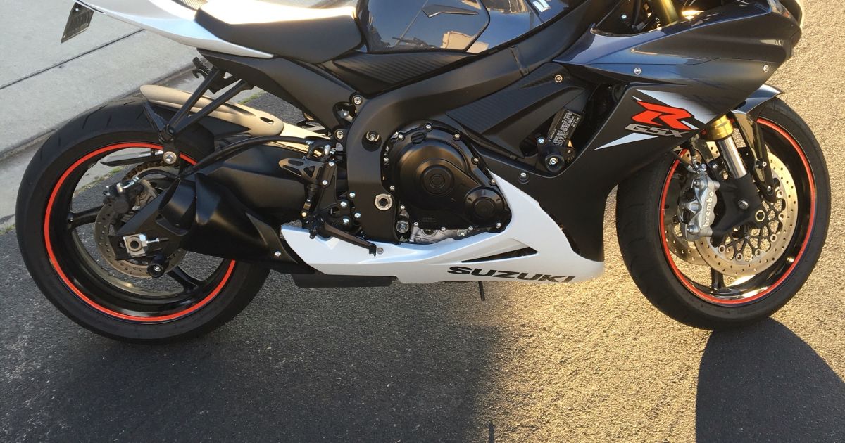 2015 Suzuki GSX-R750 Motorcycle Rental in Manteca, CA m-3ed42qe