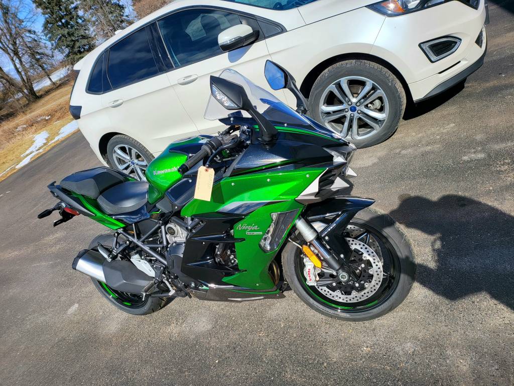 2021 Kawasaki Ninja H2 SX SE Plus Motorcycle Rental in Madison
