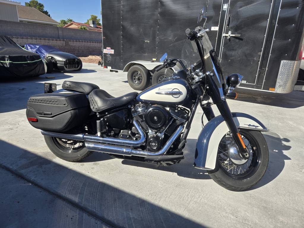 2019 Harley-Davidson Softail Heritage Classic Motorcycle Rental in