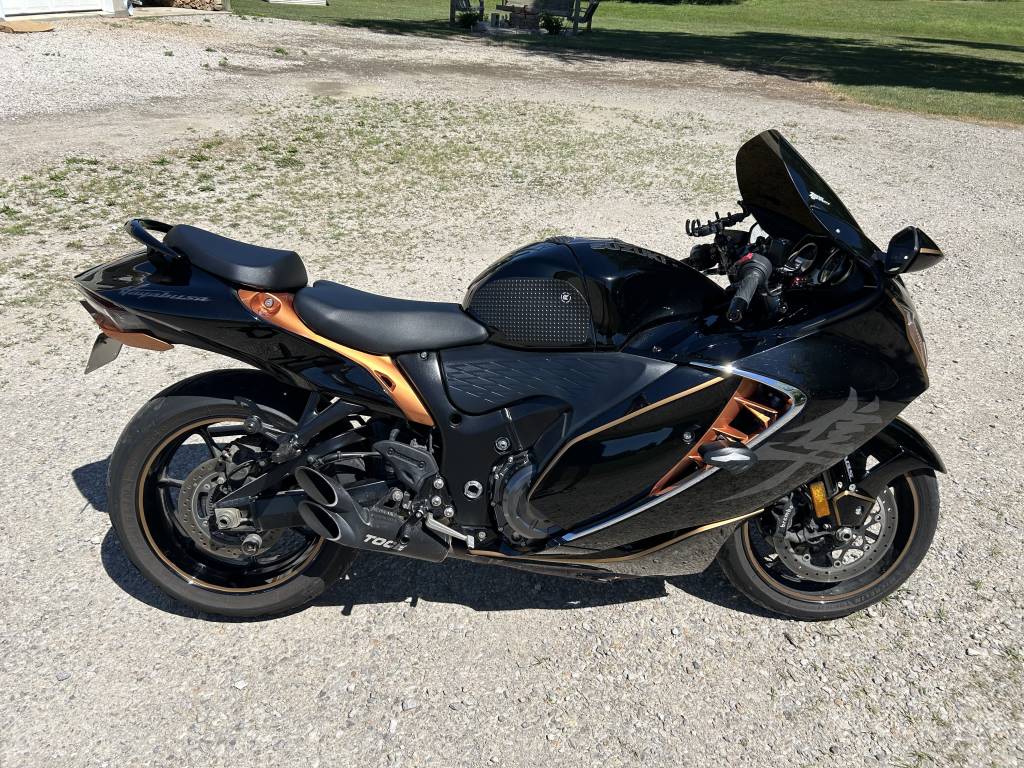 2022 Suzuki Hayabusa Motorcycle Rental in MILLERSPORT, OH m