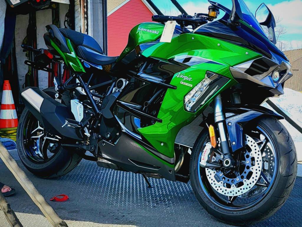 2021 Kawasaki Ninja H2 SX SE Plus Motorcycle Rental in Madison