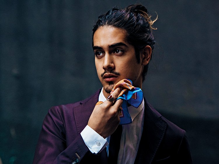 Kiểu tóc búi của Avan jogia