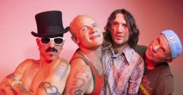 Red Hot Chili Peppers in Inglewood, EUA - iHeartRadio ALTer EGO
