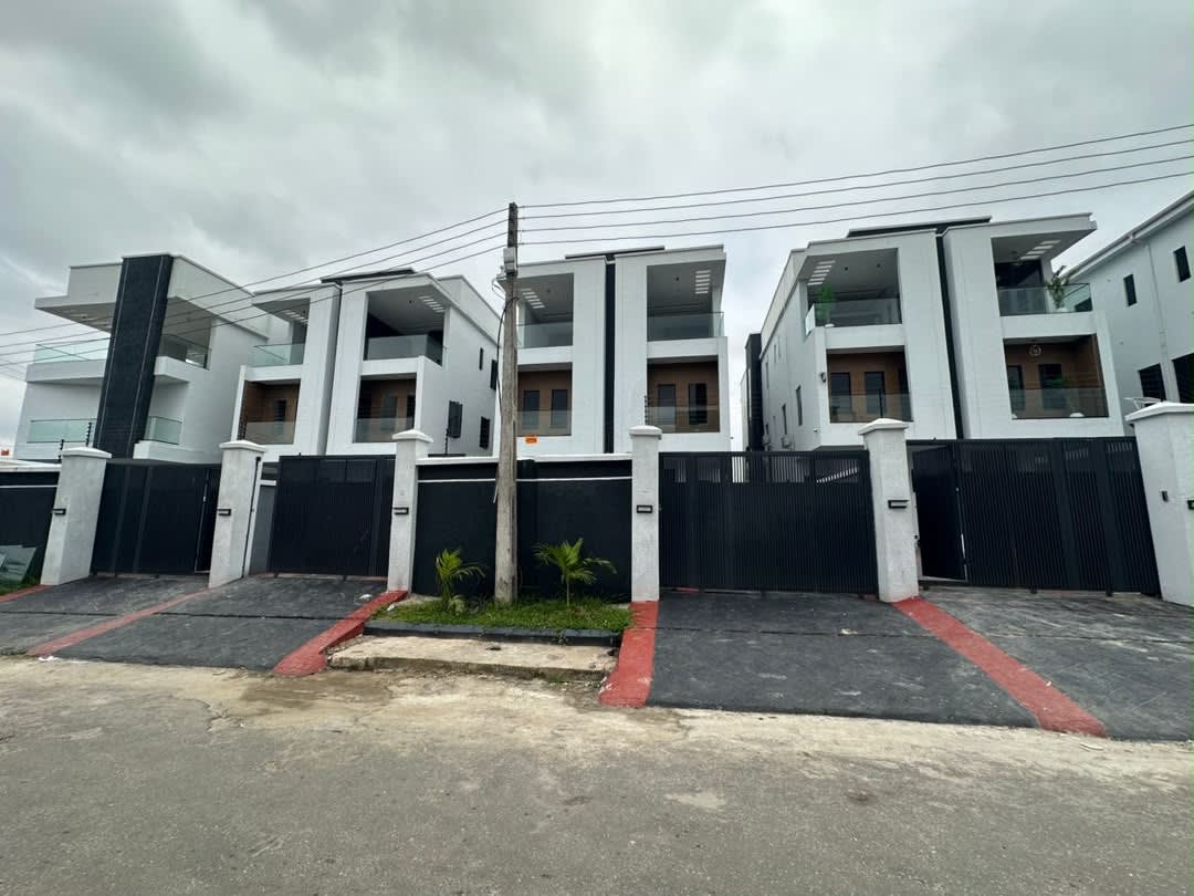 MASSIVE LUXURY 5-BEDROOM DETACHED HOUSE + BQ
