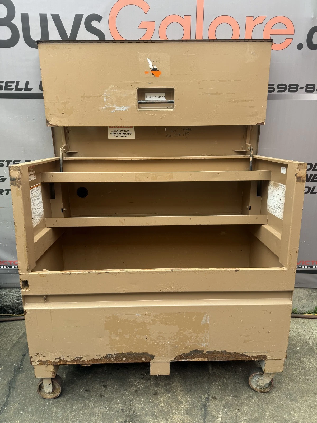 KNAACK 89 Piano-Style Jobsite Box 60"x30"x49" 47.8cu ft. Good Condition.