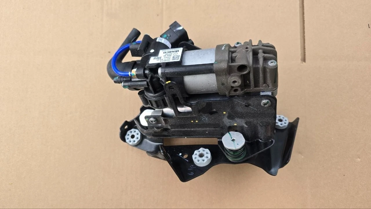 2023 2024 2025 BMW 740i G70 OEM Air Suspension Compressor, view 2