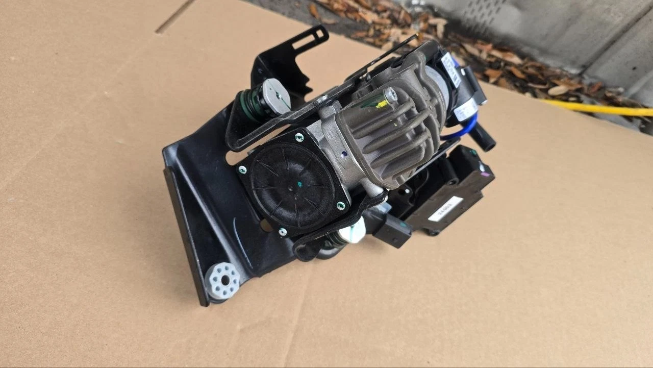 2023 2024 2025 BMW 740i G70 OEM Air Suspension Compressor, view 6