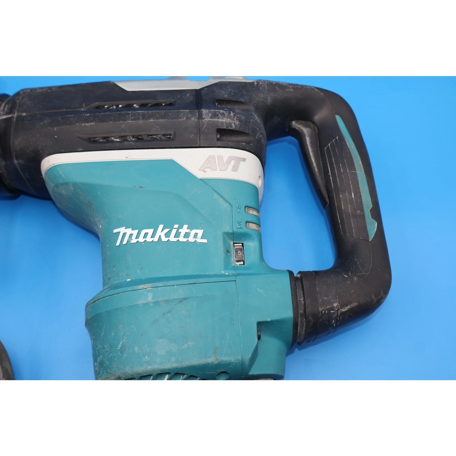 Makita HR4013C 1-9/16" AVT Rotary Hammer Drill, SDS MAX, view 2