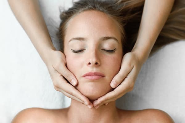 Massage visage Miracle Face - méthode Renata França