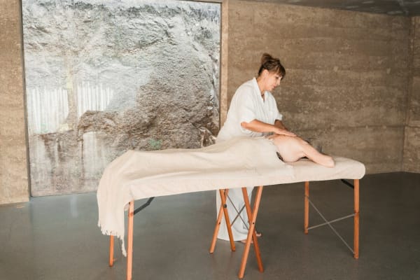 Massage ABHYANGA - Relaxant à l'huile fleuri Monoï bio naturel
