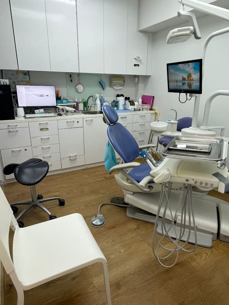Photo 4 for Royce Dental Surgery - Ghim Moh
