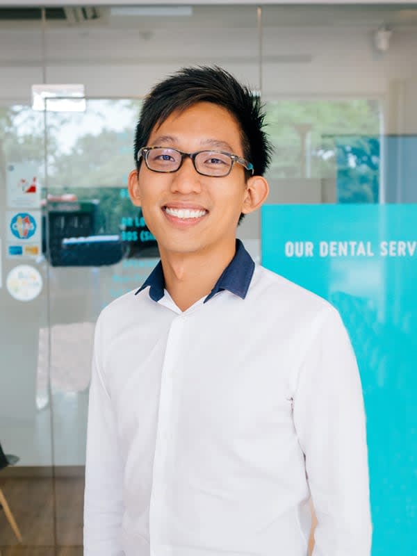 Photo of Dr Low Li Yong