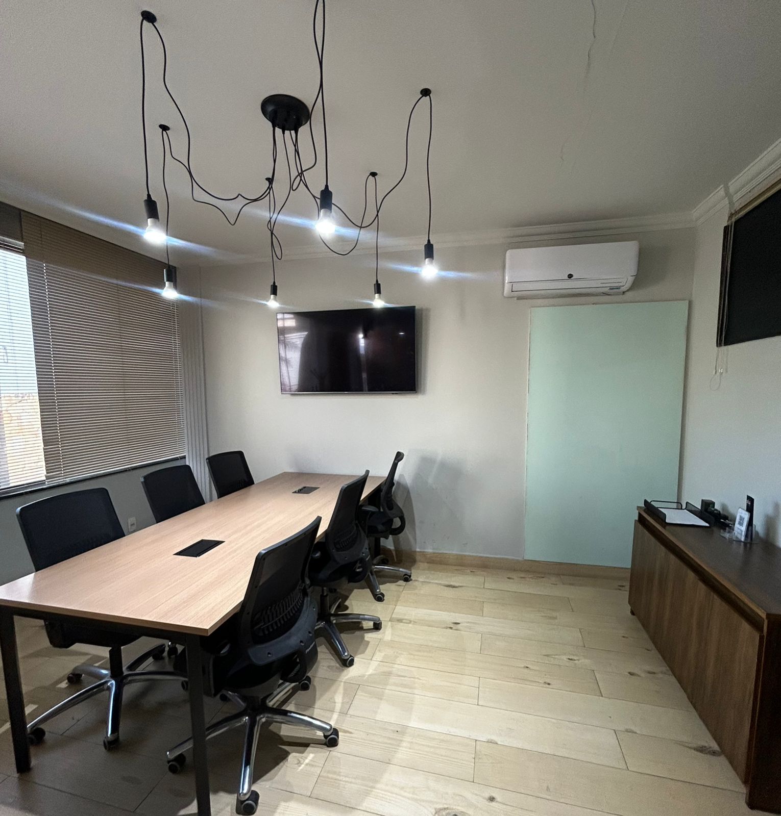 Foto da sala Sala de reunião — Villa Coworking Cabral (2/12)