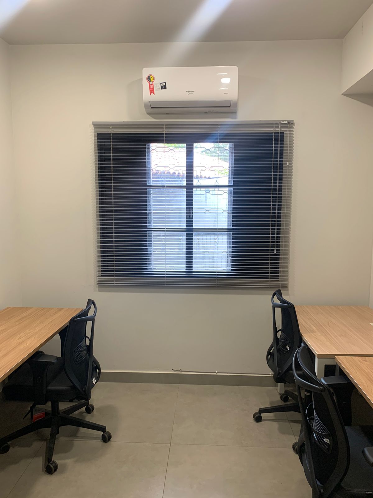 Foto da sala Escritório privativo para 5 posições · 0 a 10 m² em Chácara Cachoeira, Campo Grande (2/3)