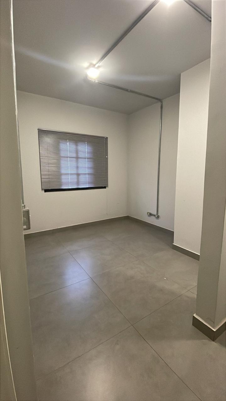 Foto de la sala Oficina privada para 4 puestos · 0 a 10 m² en Chácara Cachoeira, Campo Grande (1/3)