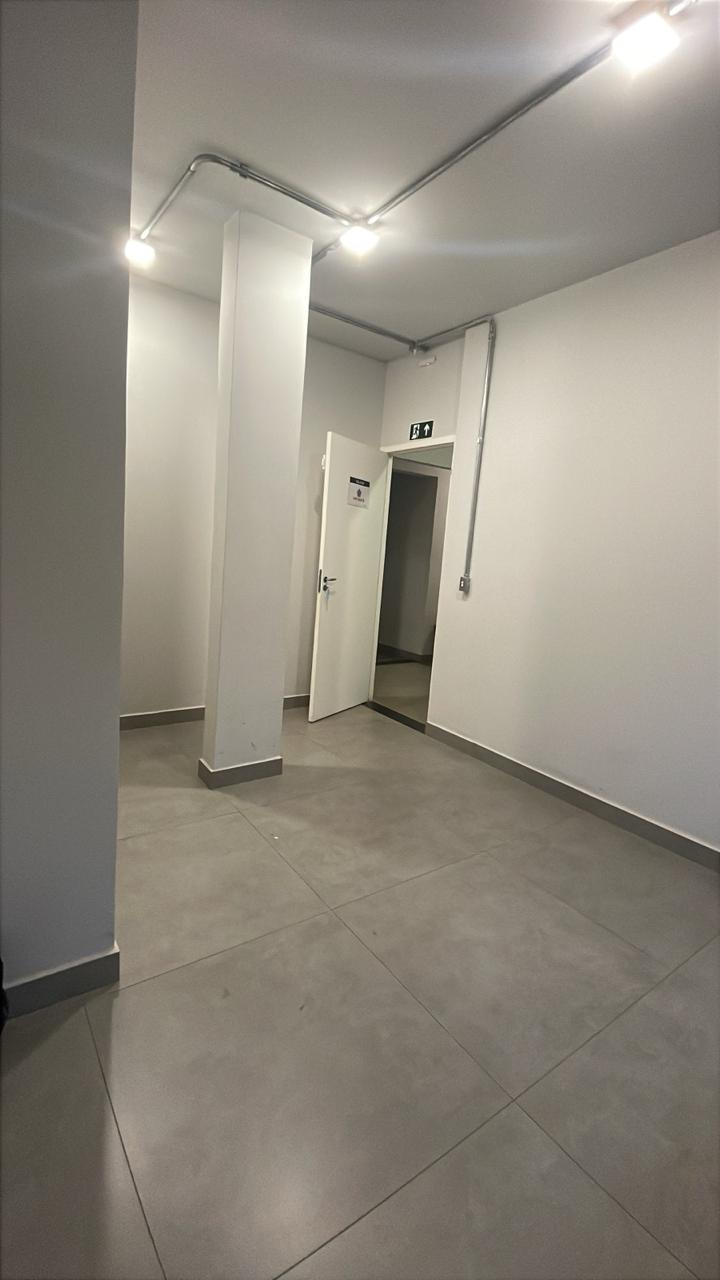 Foto de la sala Oficina privada para 4 puestos · 0 a 10 m² en Chácara Cachoeira, Campo Grande (2/3)