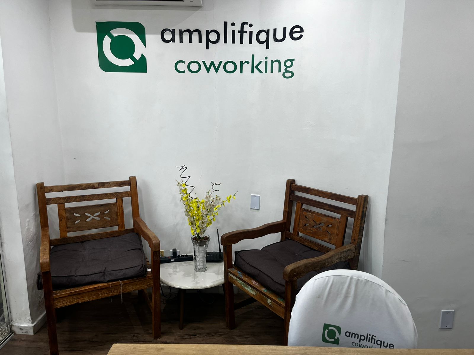 Foto da sala Sala de Reunião — Amplifique Coworking (3/8)