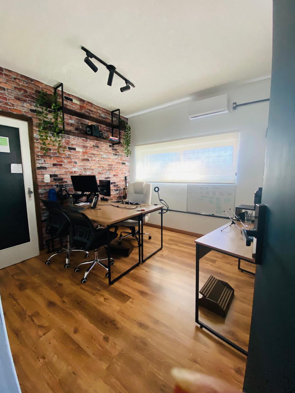 Foto da sala Escritório privativo para 5 posições · 10 a 20 m² em Centro, Pelotas (1/3)