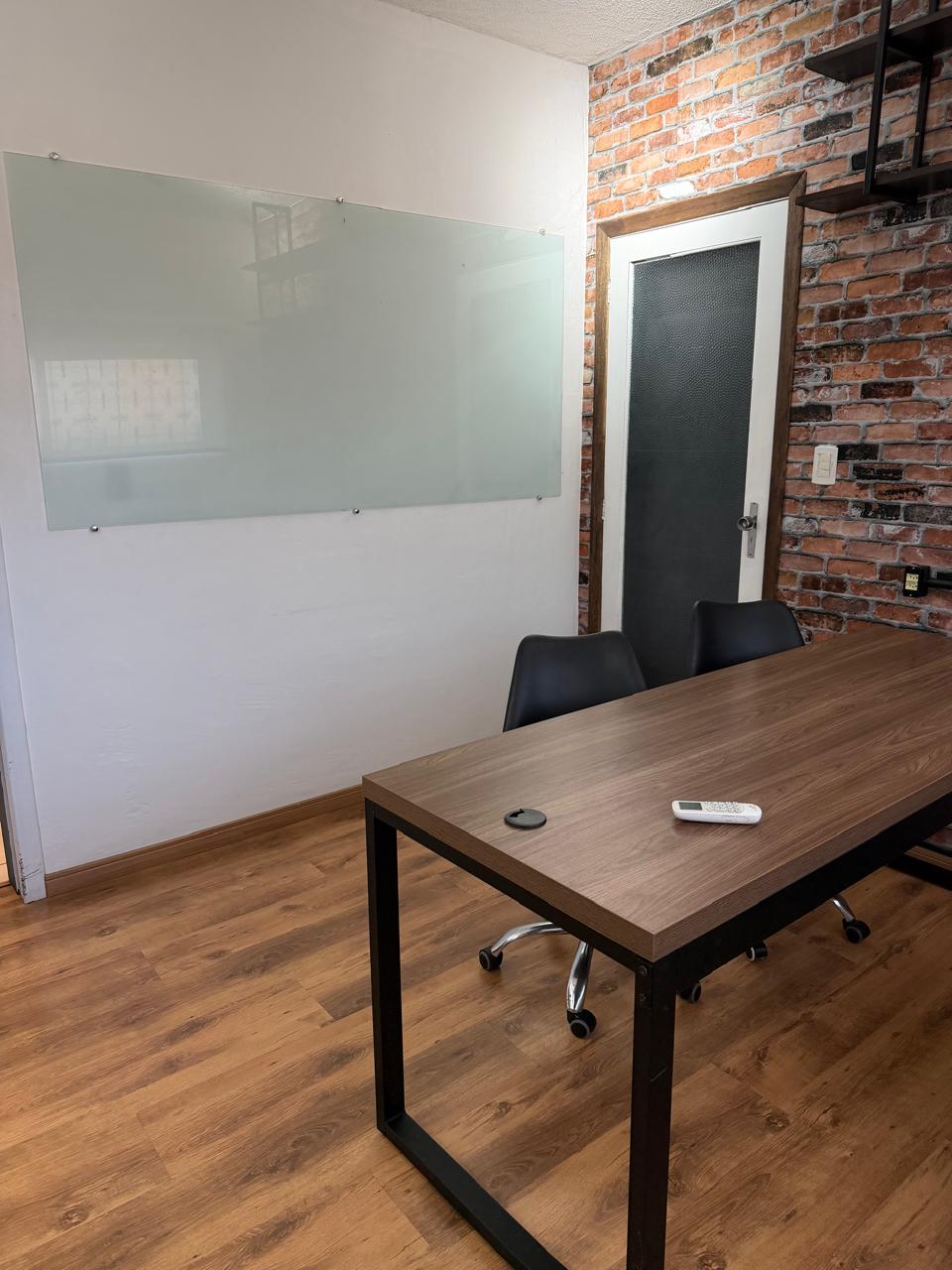 Foto da sala Escritório privativo para 5 posições · 10 a 20 m² em Centro, Pelotas (3/3)