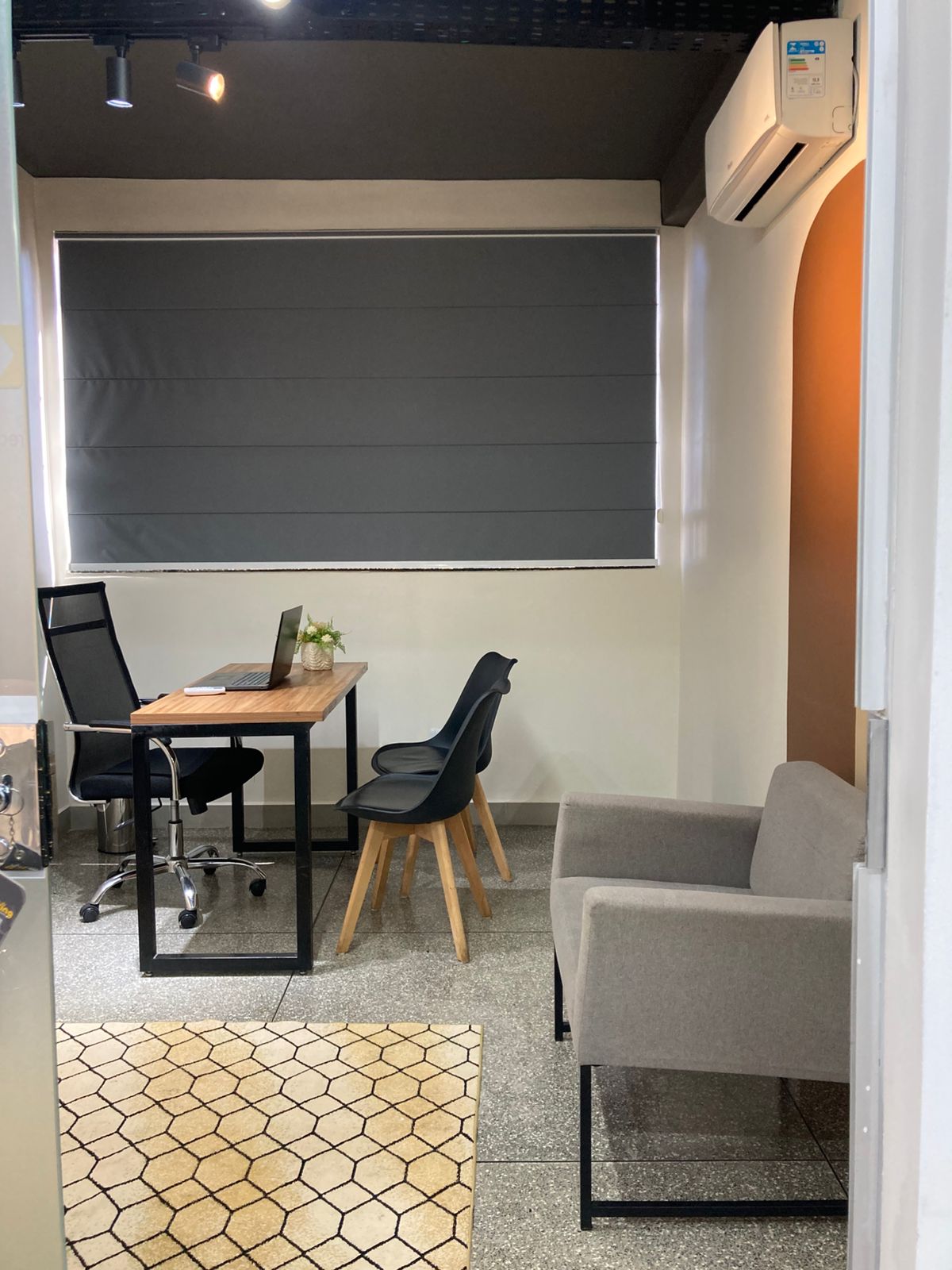 Foto de la sala Oficina privada para 4 puestos · 10 a 20 m² en Parque Esplanada III, Valparaíso de Goiás (2/3)