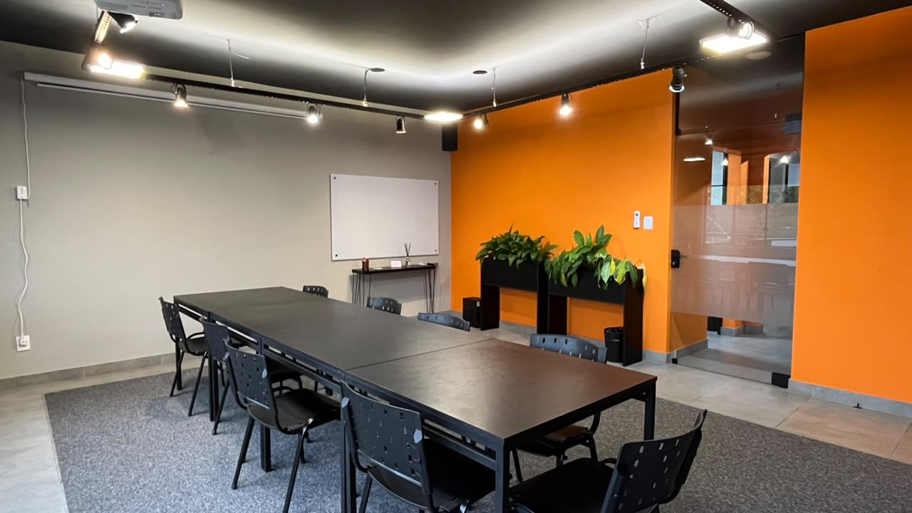 Foto da sala Auditório Formato Escolar — 44office (3/13)