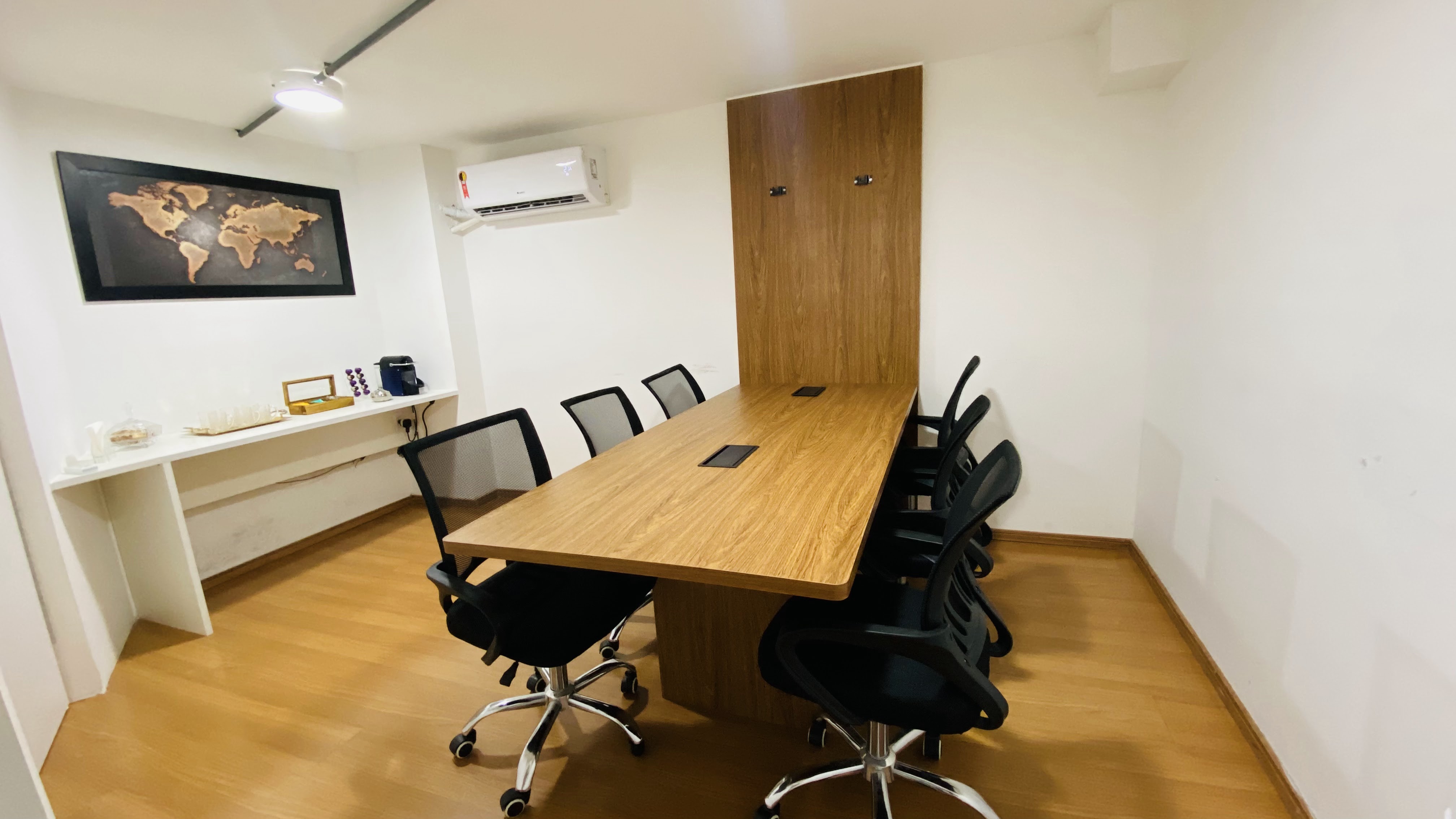Foto da sala Escritório privativo para 6 posições · 10 a 20 m² em Recreio dos Bandeirantes, Rio de Janeiro (3/3)
