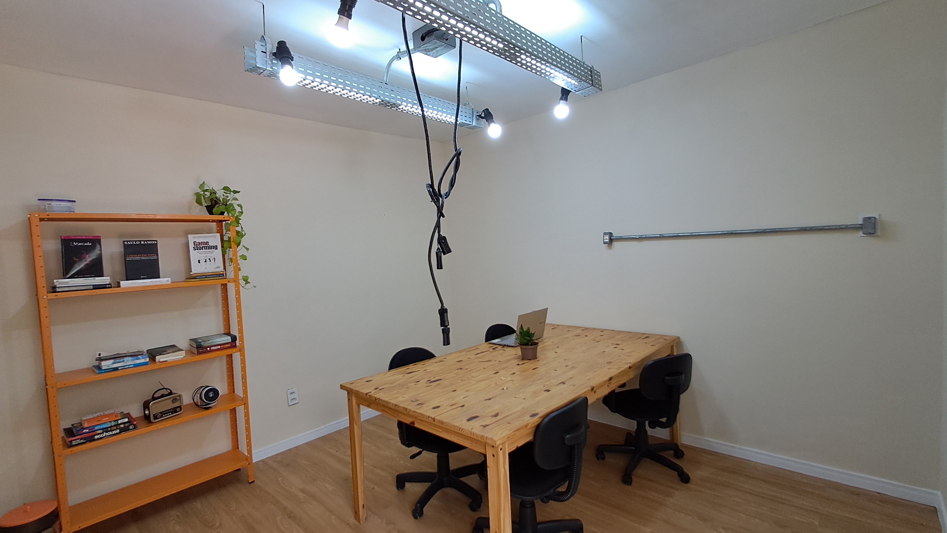 Foto de la sala Oficina privada para 5 puestos · 10 a 20 m² en Parque 10 de Novembro, Manaus (1/3)