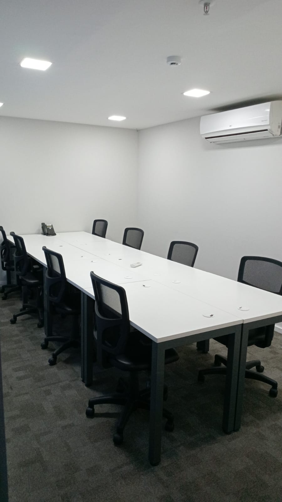 Foto de la sala Oficina privada para 7 puestos · 10 a 20 m² en Centro, Osasco (1/3)