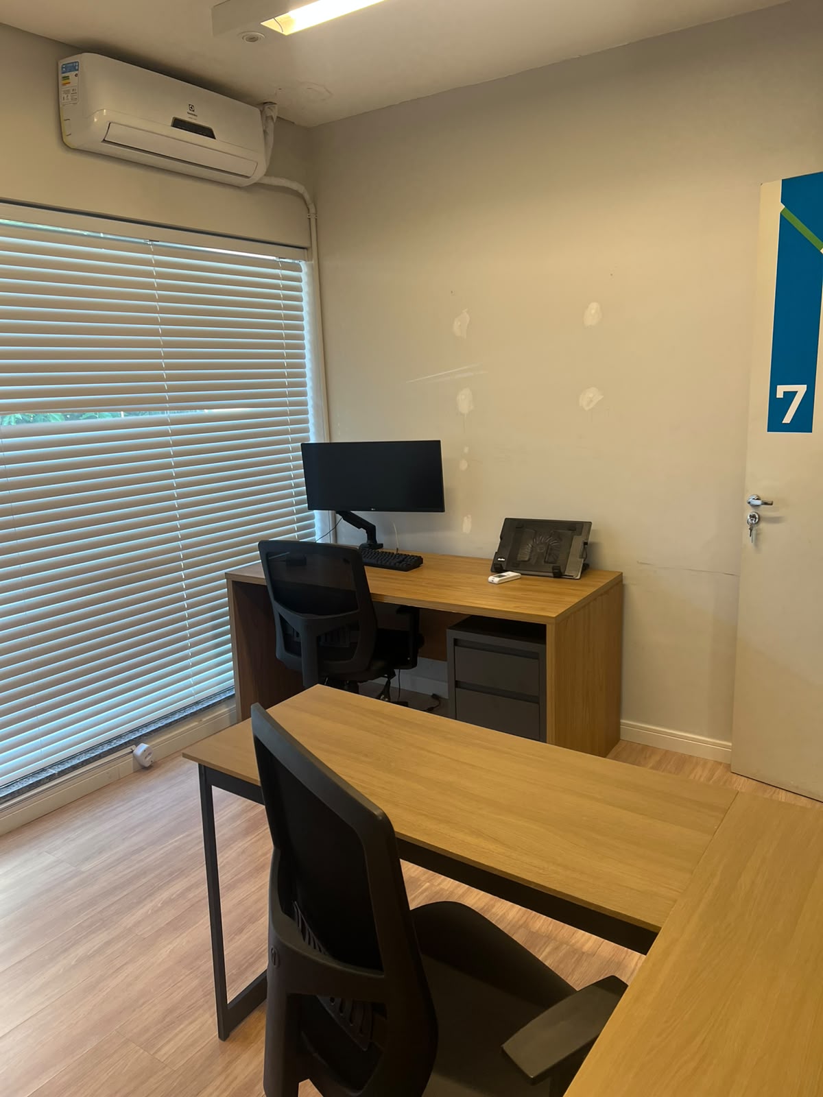 Foto de la sala Oficina privada para 4 puestos · 10 a 20 m² en Centro, Campo Grande (2/3)