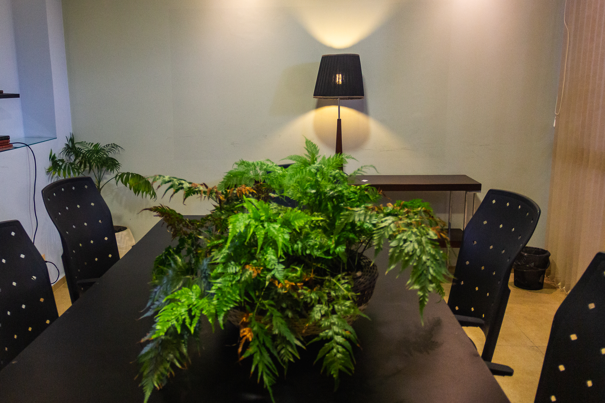 Foto de la sala Sala de Reunião — Coworking Sintonia (3/13)