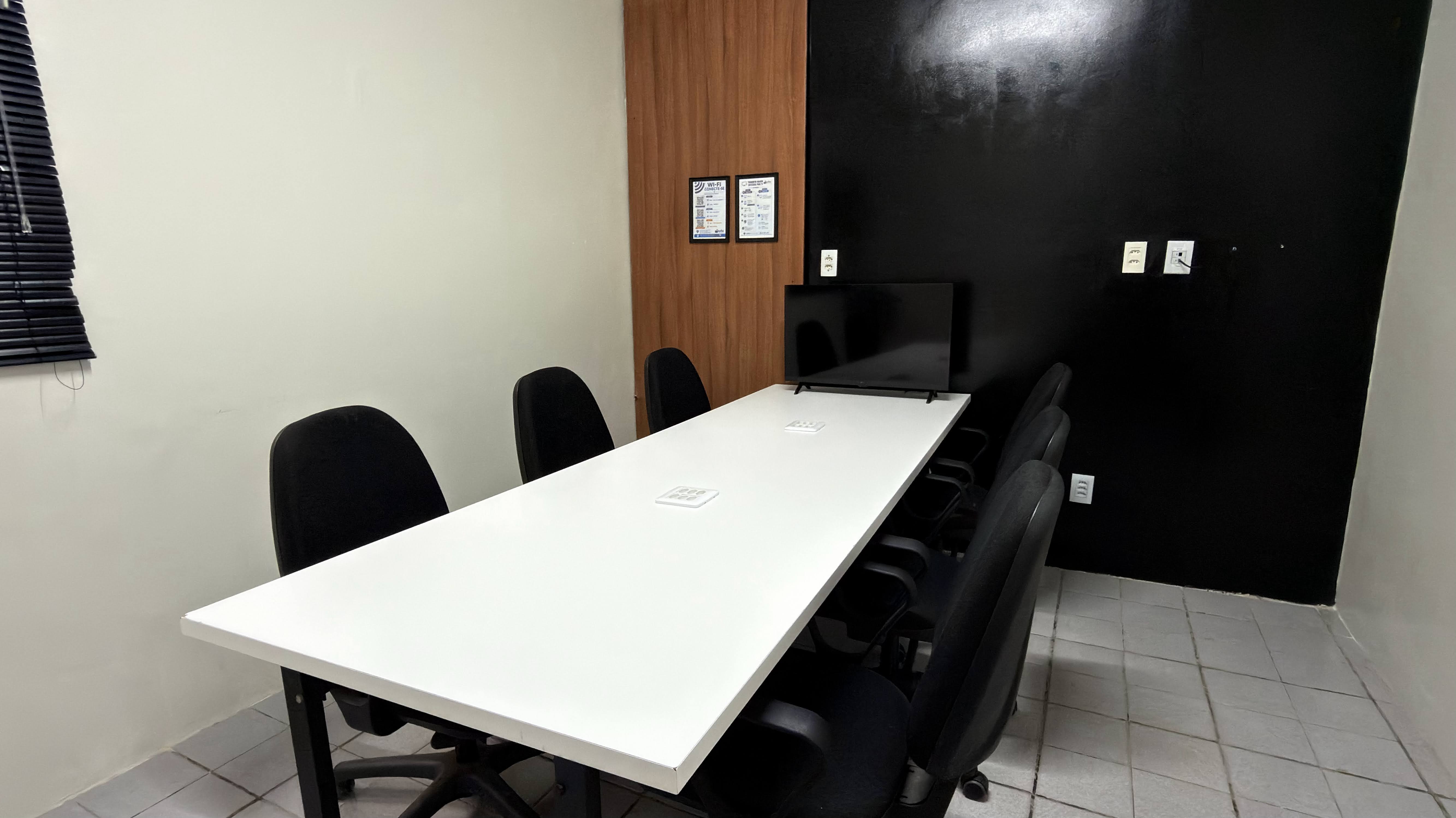 Foto de la sala Oficina privada para 6 puestos · 10 a 20 m² en Nova Betânia, Mossoró (1/3)