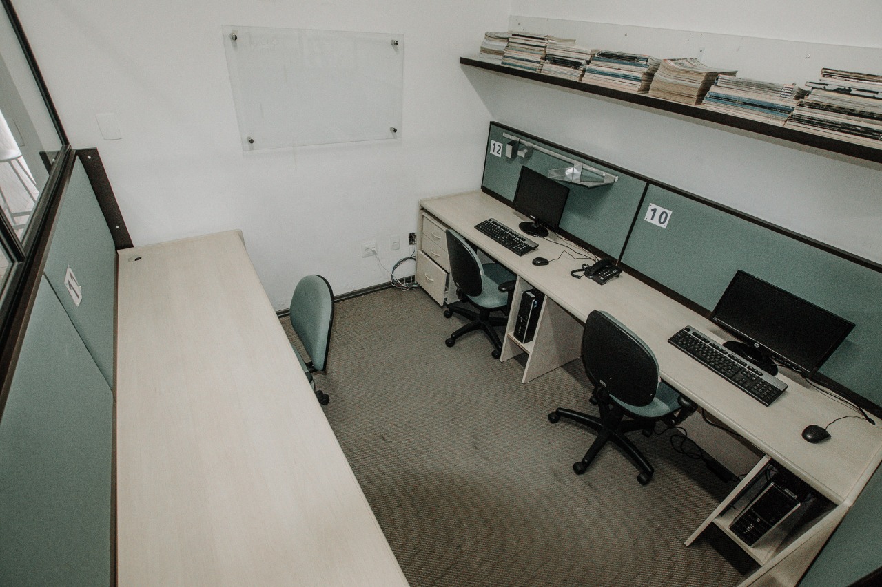 Foto de la sala Oficina privada para 4 puestos · 0 a 10 m² en Centro, Poços de Caldas (3/5)