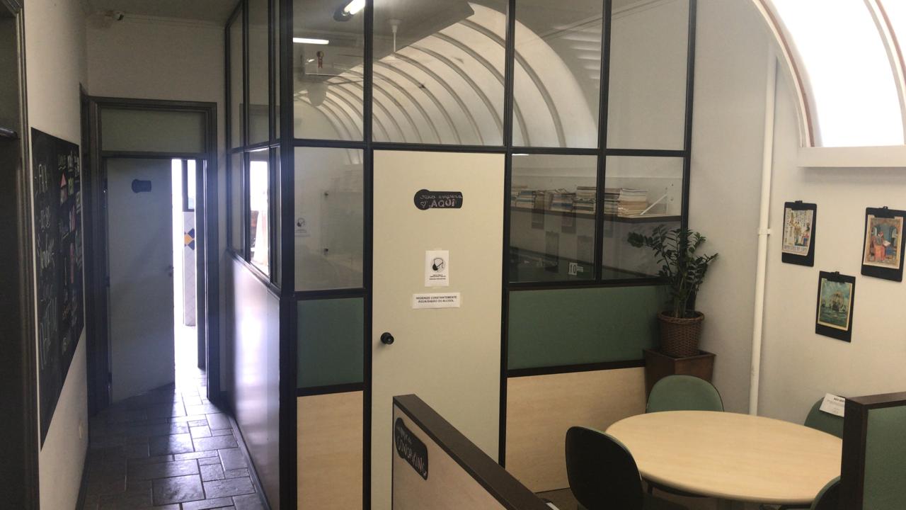 Foto de la sala Oficina privada para 4 puestos · 0 a 10 m² en Centro, Poços de Caldas (2/5)