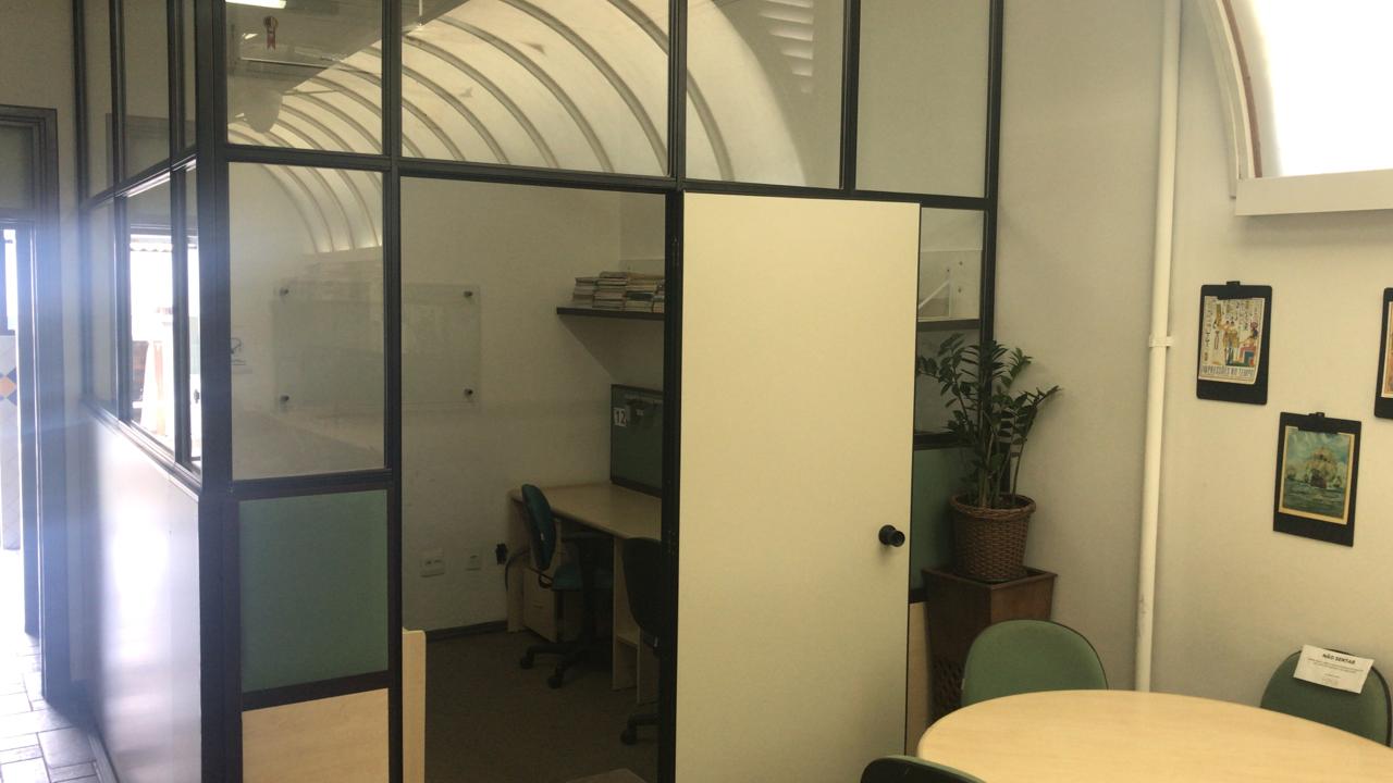 Foto de la sala Oficina privada para 4 puestos · 0 a 10 m² en Centro, Poços de Caldas (1/5)